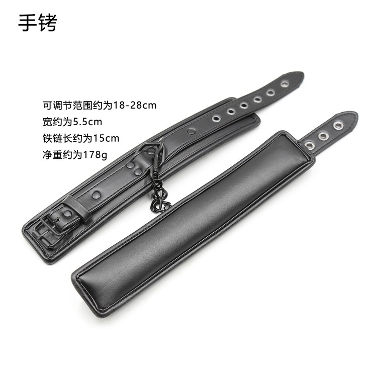 אזיקי ידיים עבים עם אבזמים שחורים