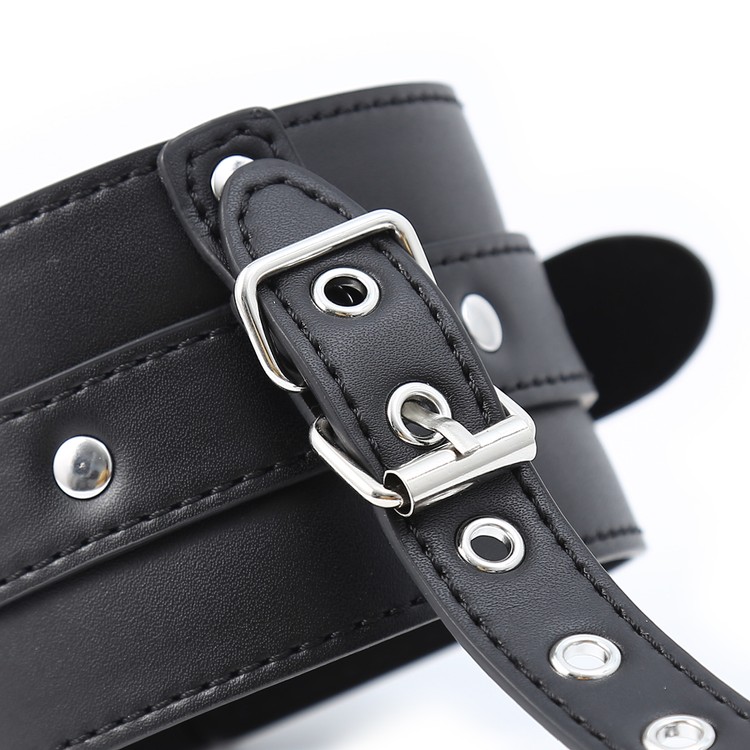 אזיקי ידיים לריסון האמות