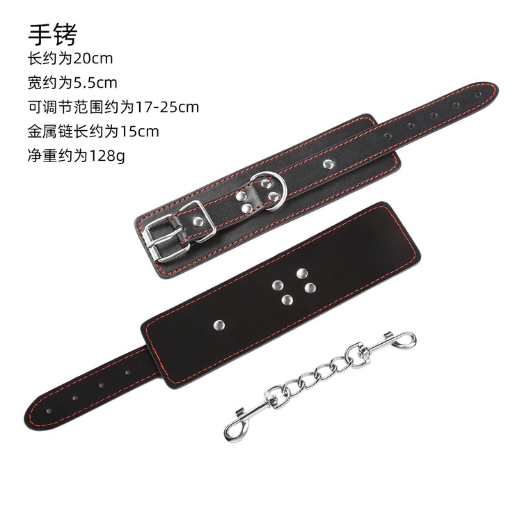 אזיקי ידיים שחורים עם תיפורים אדומים