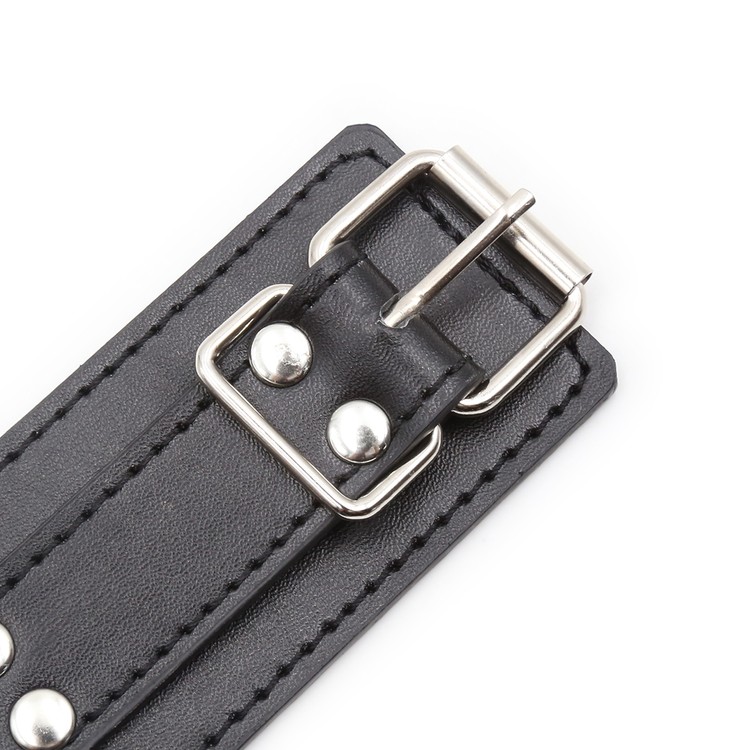 אזיקי ירכיים וידיים שחורים