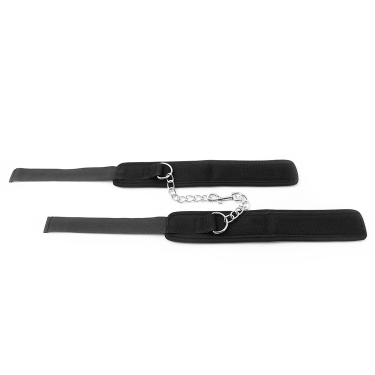 אזיקי רגליים מנאופרן  סגירת סקוטש