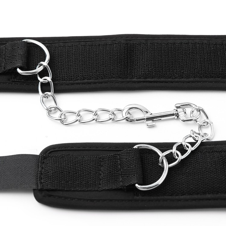 אזיקי רגליים מנאופרן  סגירת סקוטש