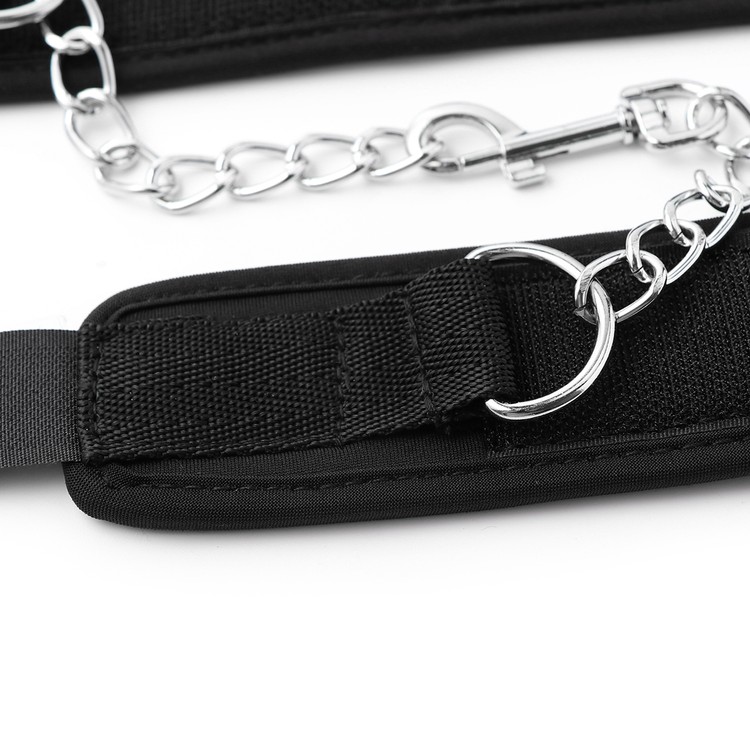 אזיקי רגליים מנאופרן  סגירת סקוטש