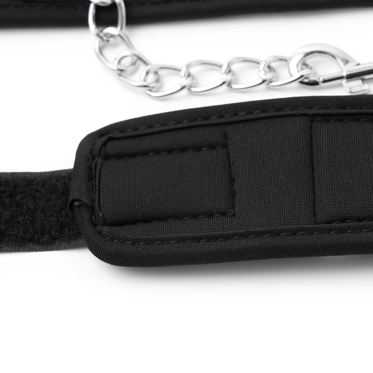 אזיקי רגליים מנאופרן  סגירת סקוטש