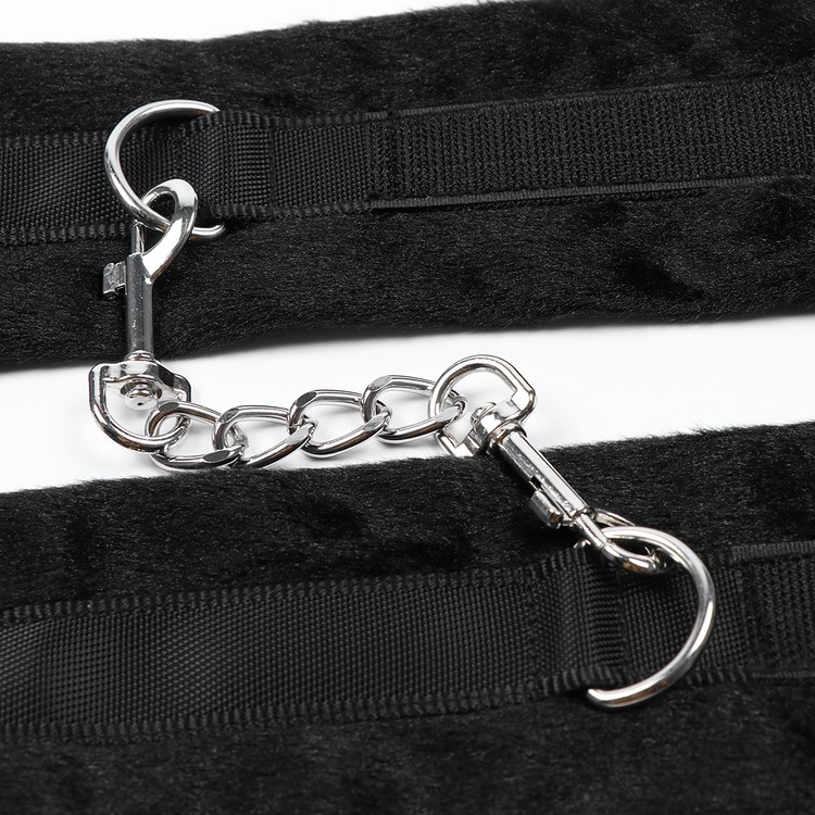 אזיקי רגליים קטיפתיים סקוטש