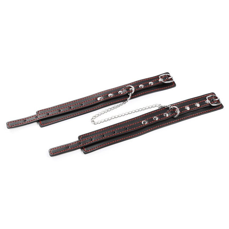 אזיקי רגלים קלאסיים עם  תיפורים אדומים