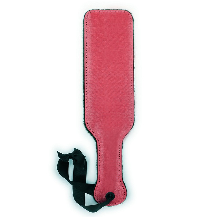 מחבט אדום עם קטיפה שחורה