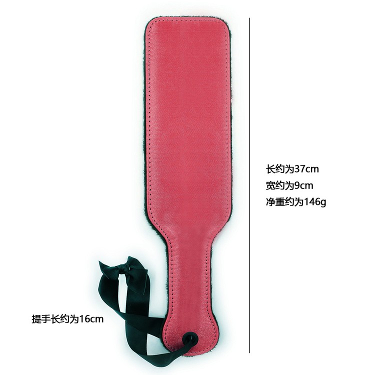 מחבט אדום עם קטיפה שחורה