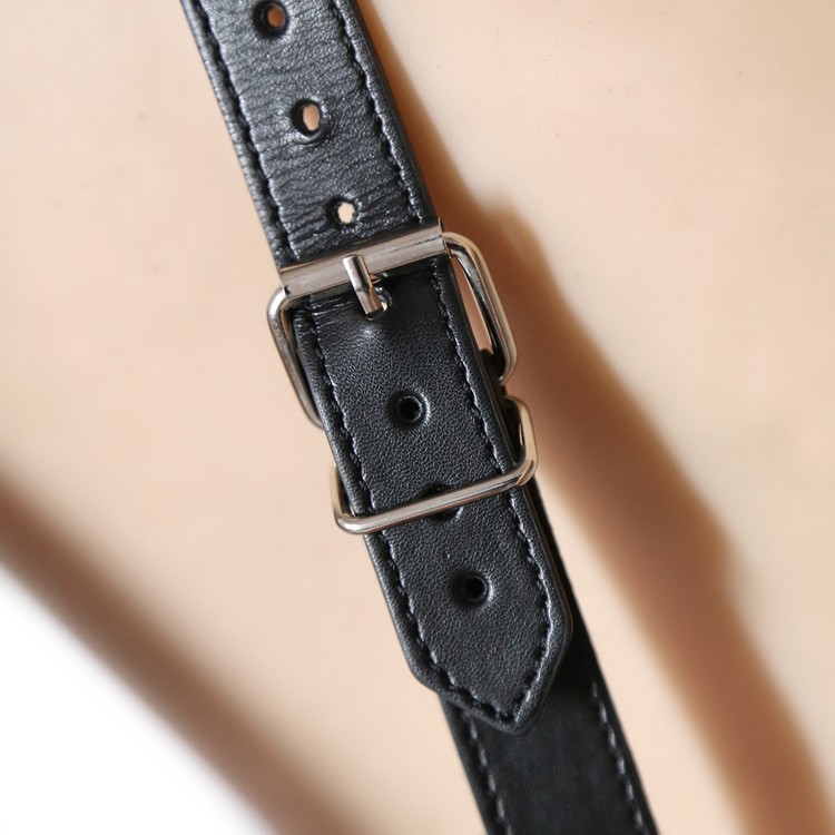 ערכת ריסון צוואר ידיים עם פרווה מנומרת