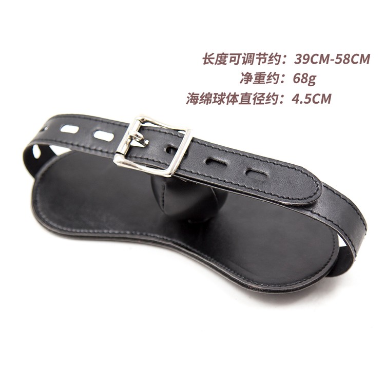 מסכת פה עם כדור שחור