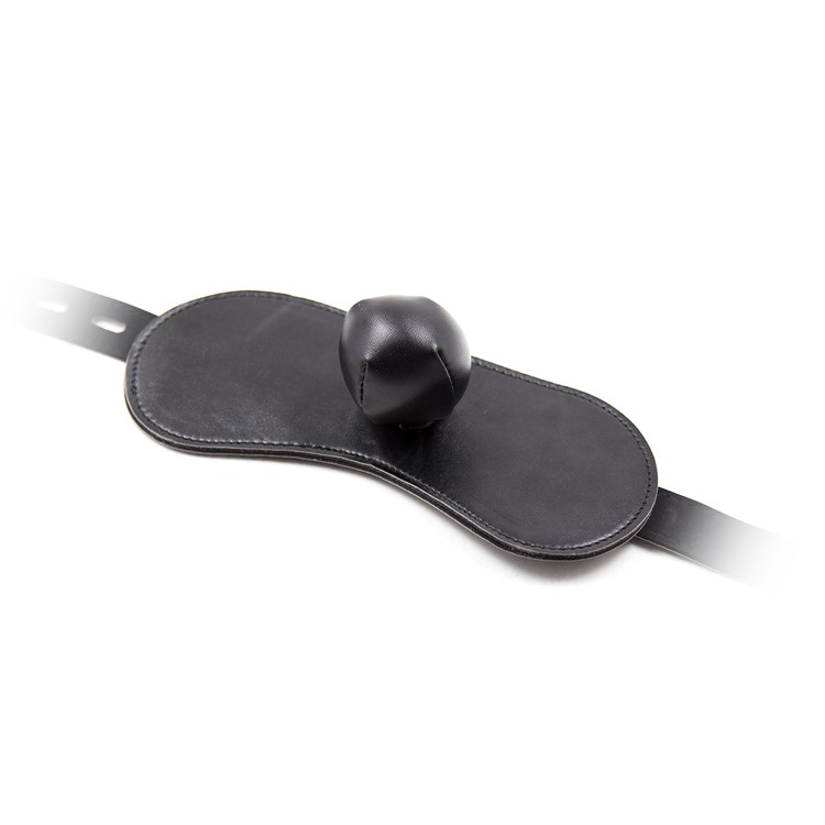 מסכת פה עם כדור שחור