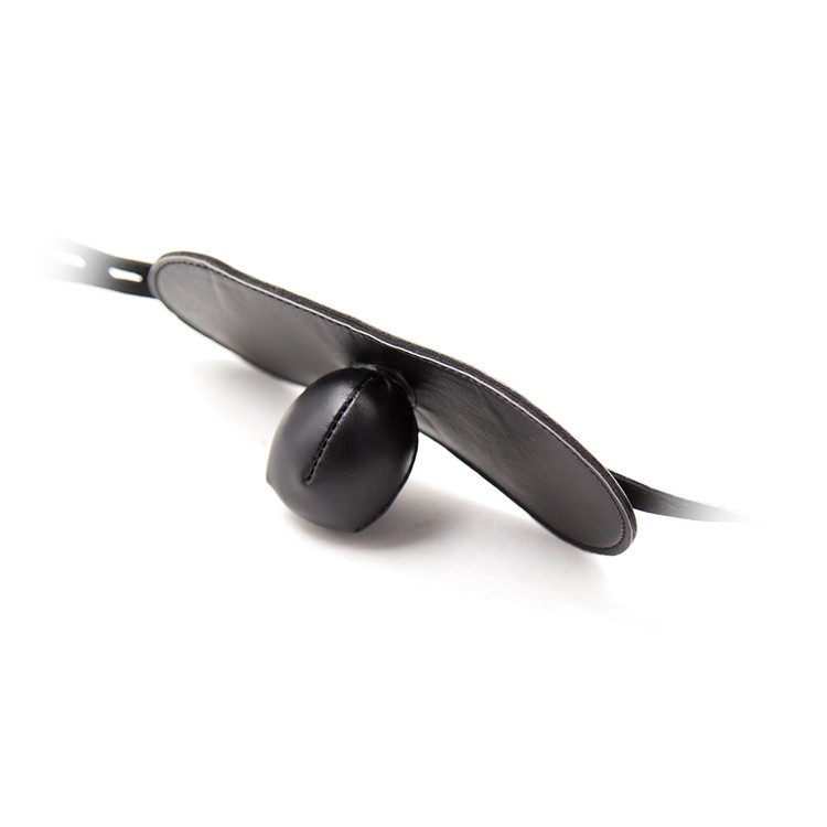 מסכת פה עם כדור שחור