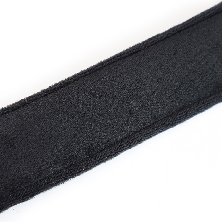 קולר שחור מרוקע ביהלומים  ורצועת מתכת