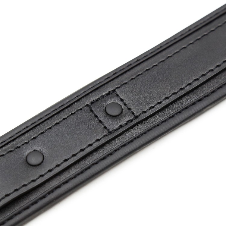 קולר נאופרם עם פנימית ורודה  אבזם ורצועת מתכת שחורה