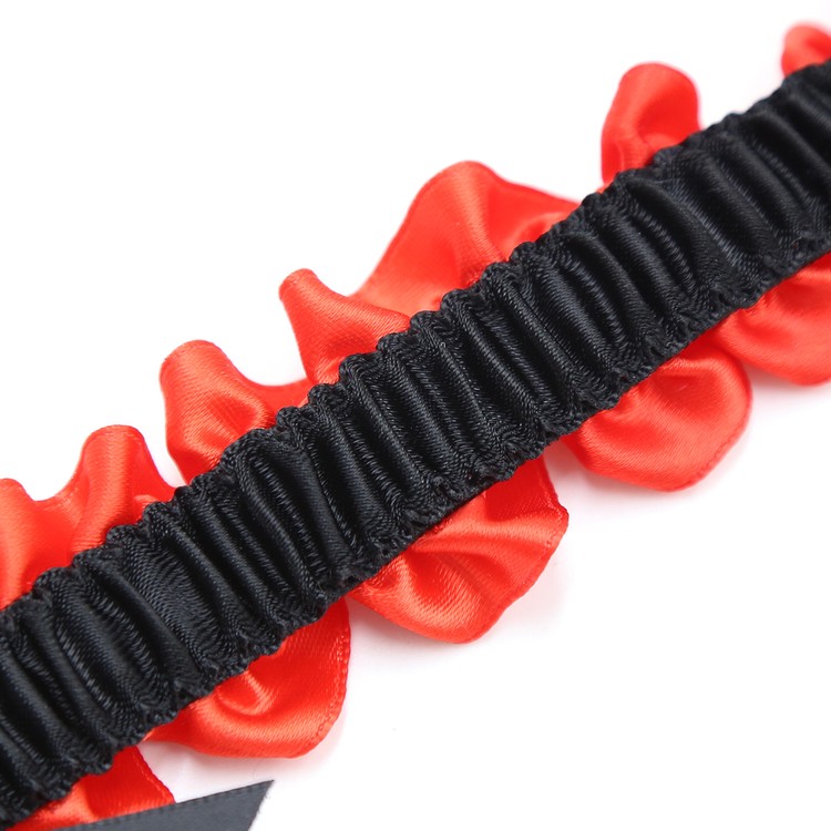 קולר סקסי משובץ  ביהלומים וסרט שחור