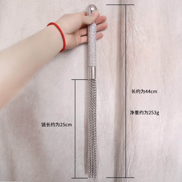 שוט זנבות משולב יהלומים ומתכת