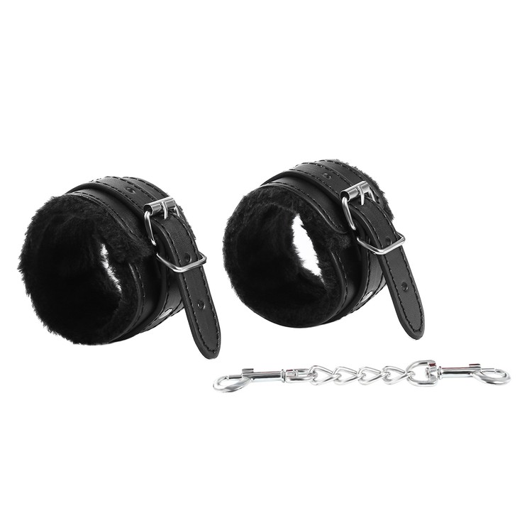 אזיקי ידיים שחורים עם פרווה שחורה ואבזמים