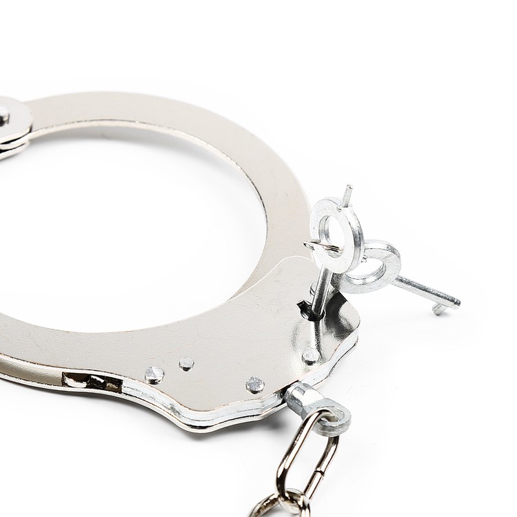 אזיקי מתכת לרגליים