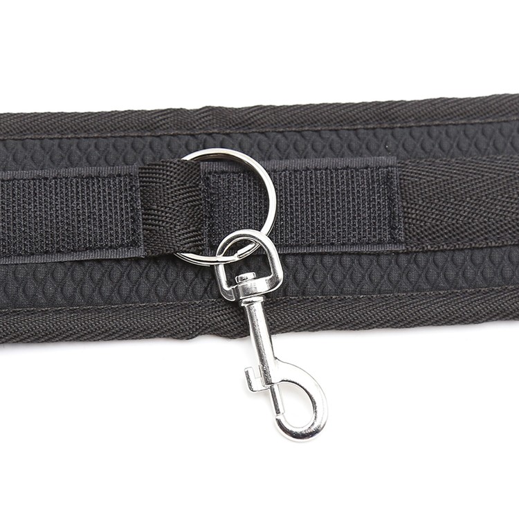 סט קשירה למיטה מנאופרן שחור 'דאון אנדר'