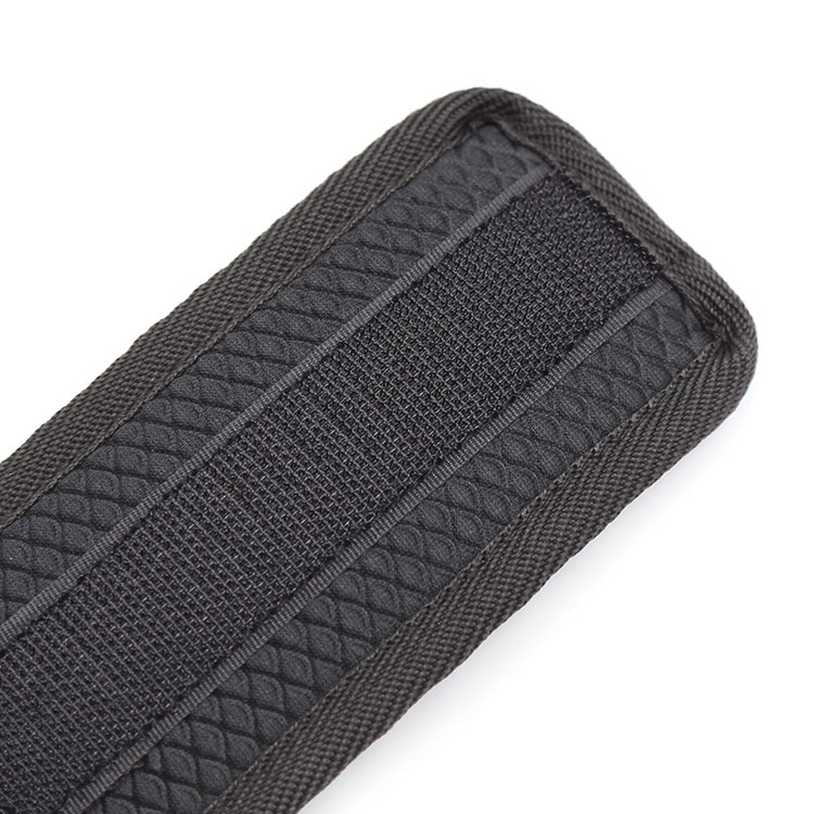 סט קשירה למיטה מנאופרן שחור 'דאון אנדר'