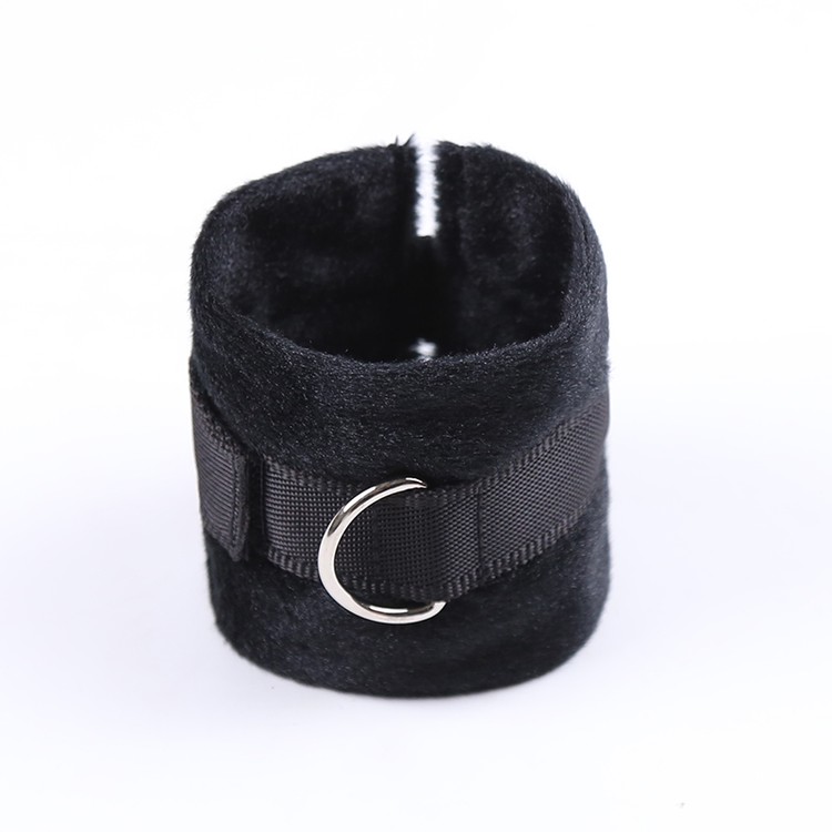 סט קשירה למיטה שחור עם אזיקי קטיפה 'בד טיים סטורי'