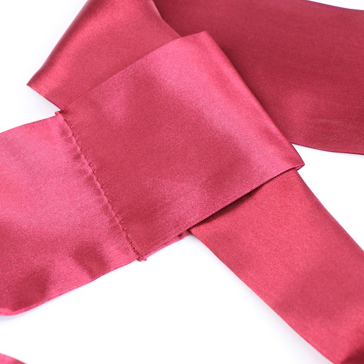 סט נוצת דיגדוג וכיסוי עיניים  'רד מומנט'