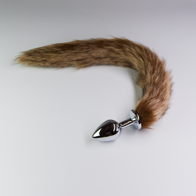 פלאג מתכת עם זנב שועל חום