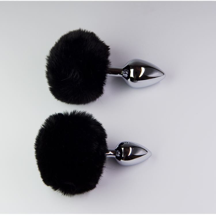 פלאג מתכת עם זנב באני שחור