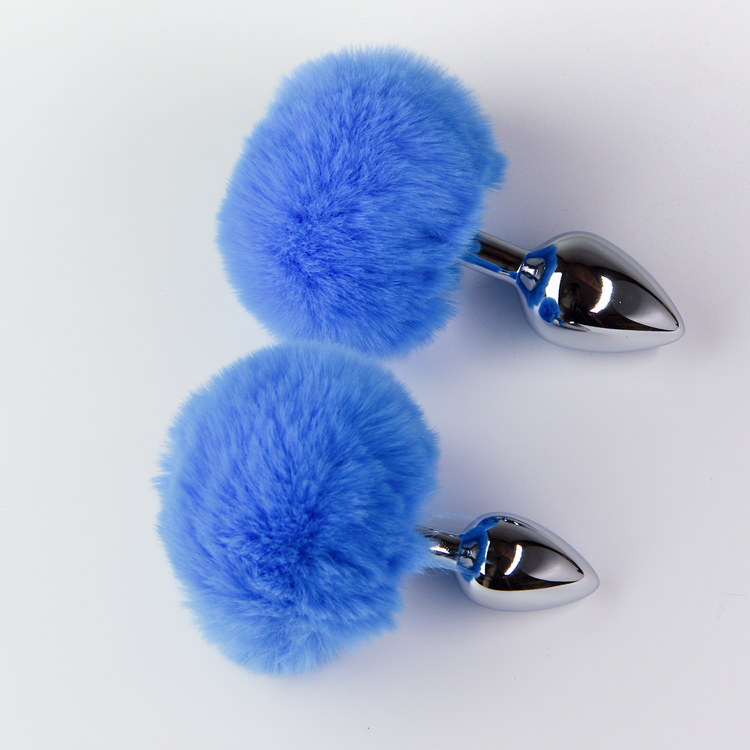 פלאג מתכת עם זנב באני כחול