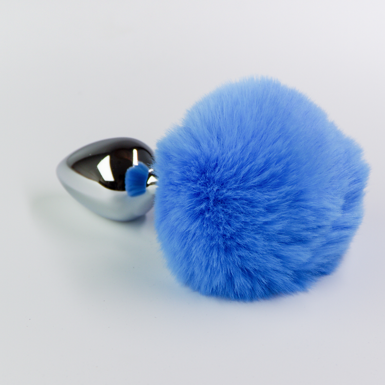 פלאג מתכת עם זנב באני כחול