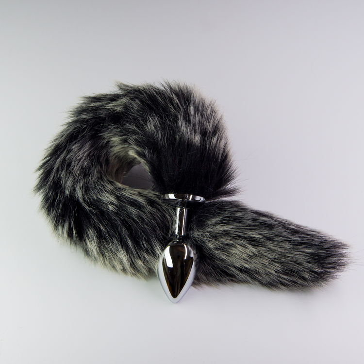 אג מתכת עם זנב שועל אפור שחור