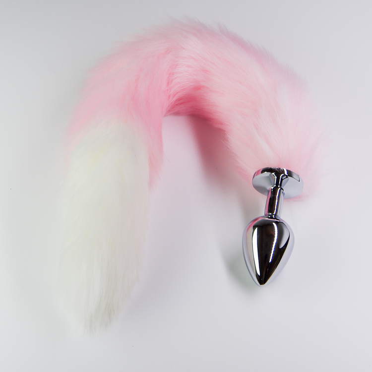 פלאג מתכת עם זנב שועל ורוד עם קצה לבן