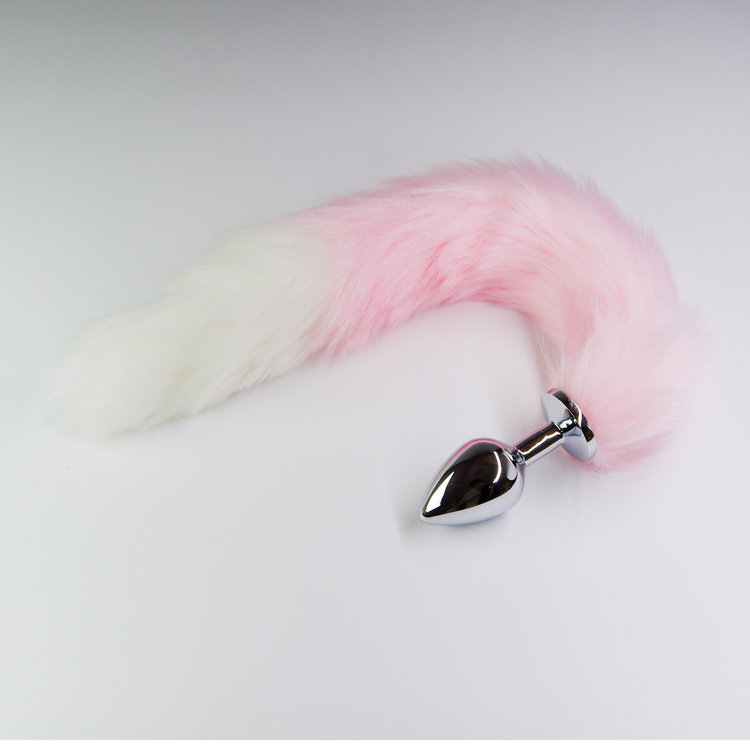 פלאג מתכת עם זנב שועל ורוד עם קצה לבן