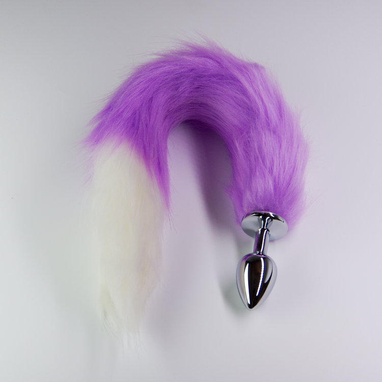 פלאג מתכת עם זנב שועל סגול עם קצה לבן