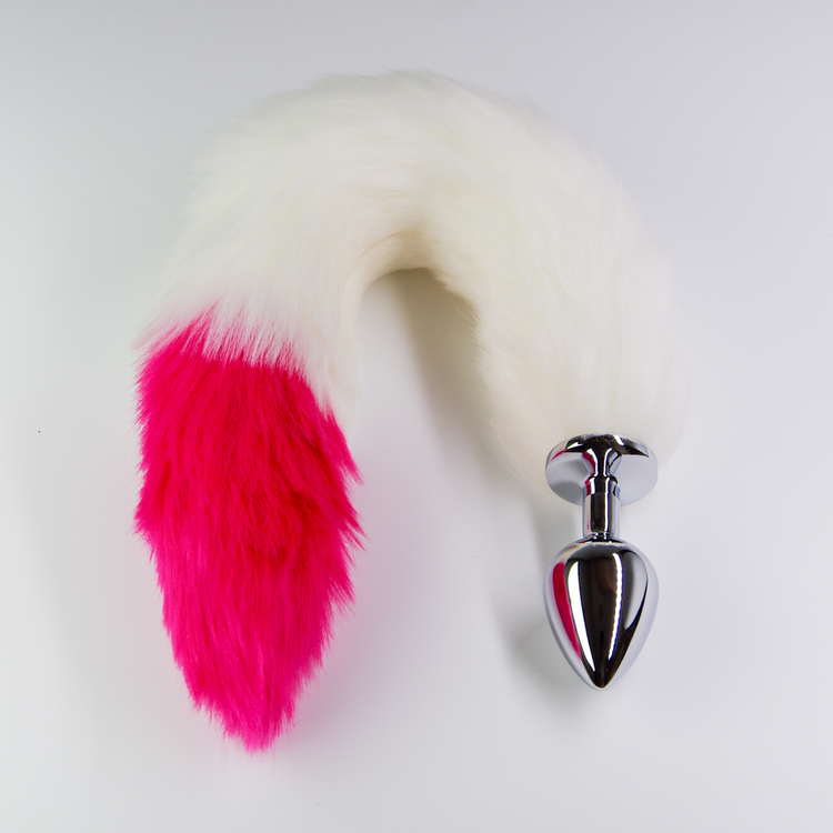 פלאג מתכת עם זנב שועל לבן עם קצה אדום