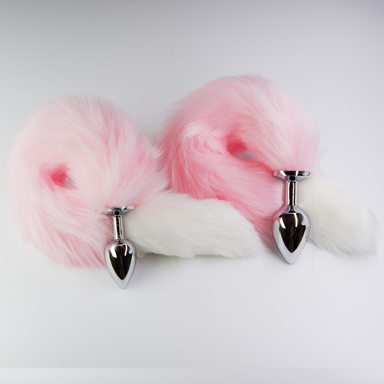 פלאג מתכת עם זנב שועל ורוד עם קצה לבן