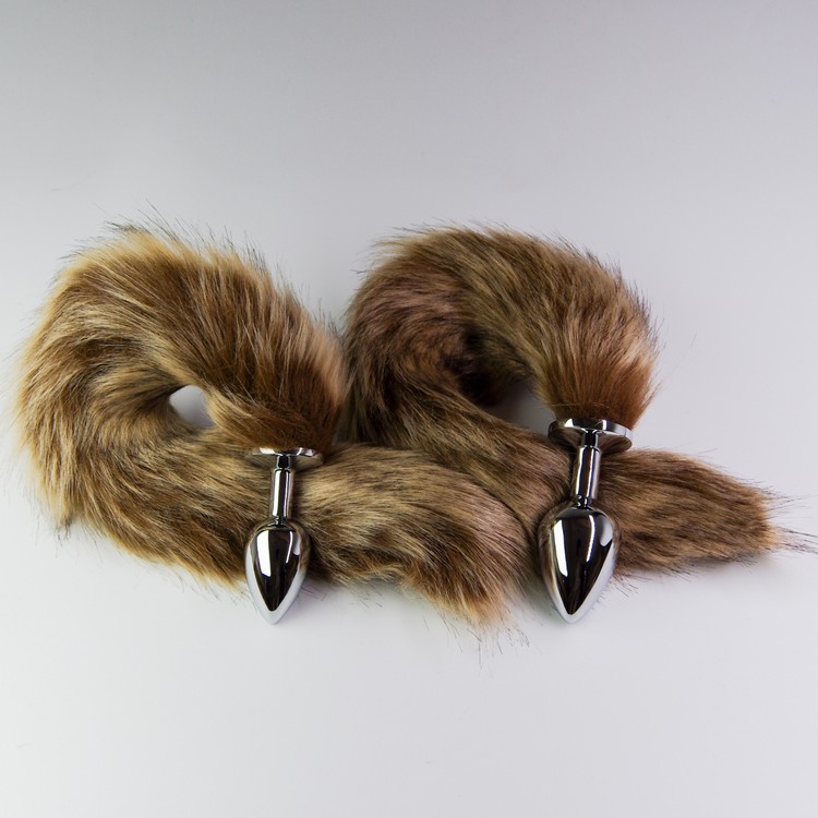 פלאג מתכת עם זנב שועל חום