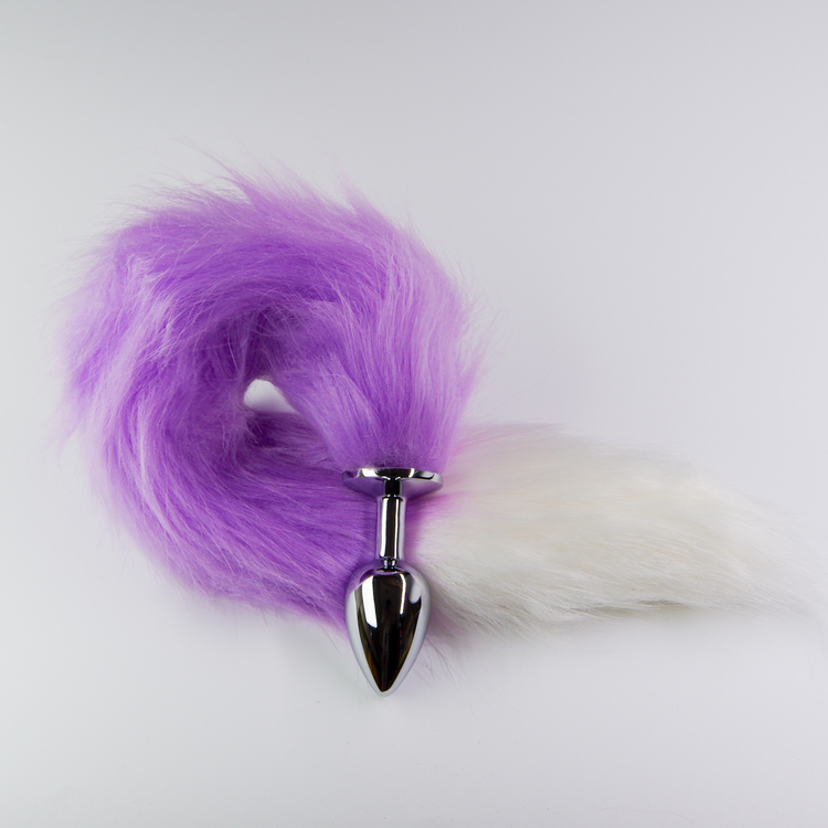 פלאג מתכת עם זנב שועל סגול עם קצה לבן