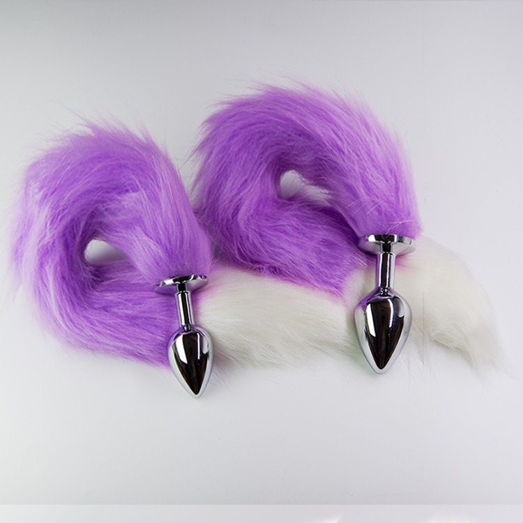 פלאג מתכת עם זנב שועל סגול עם קצה לבן