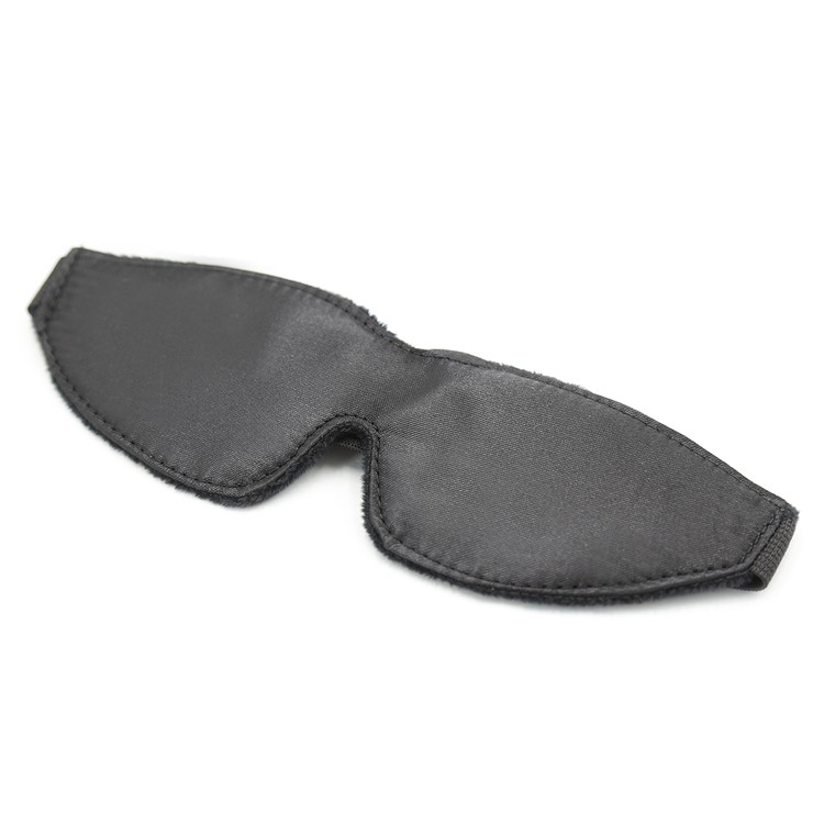 כיסוי עיניים שחור מרופד