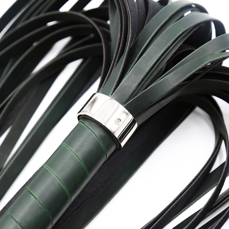 שוט זנבות שחור אלגנטי