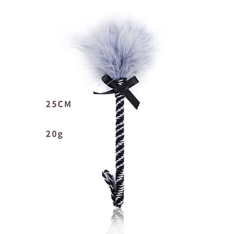 נוצה פלאפי מעוטרת בסרט