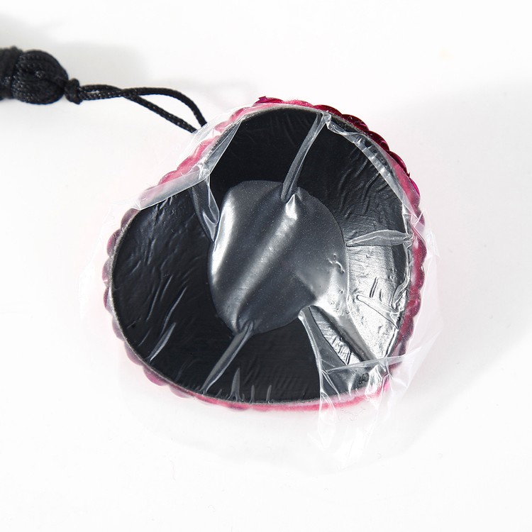 כיסוי פטמות פייטים לב ורוד עם פרנזים