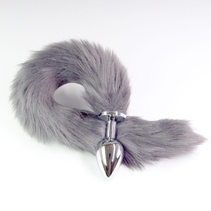 פלאג מתכת עם זנב שועל אפור בהיר