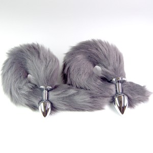 פלאג מתכת עם זנב שועל אפור בהיר