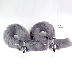 פלאג מתכת עם זנב שועל אפור בהיר