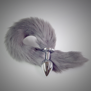 פלאג מתכת עם זנב שועל אפור בהיר