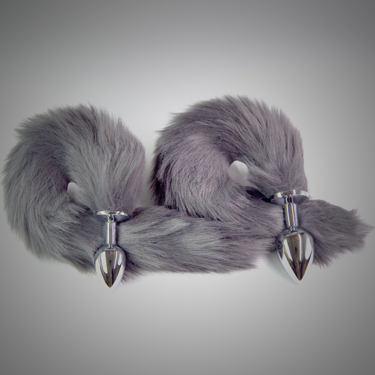 פלאג מתכת עם זנב שועל אפור בהיר