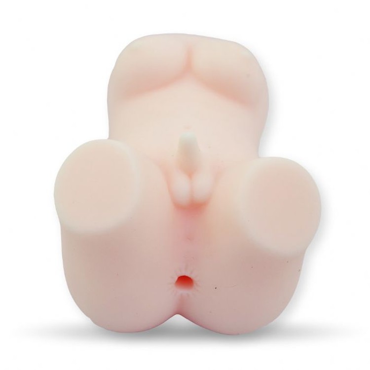 בובת מין קטנה עם שדיים ואיבר גברי