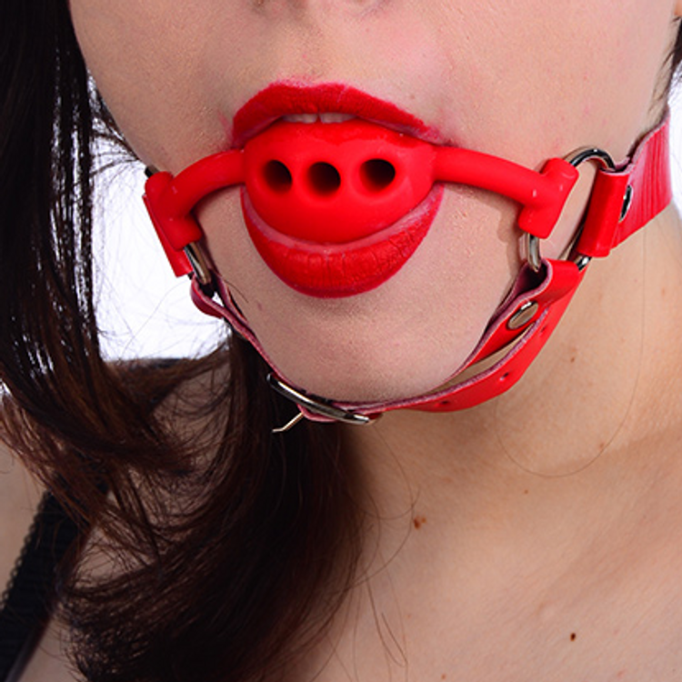 גאג פה וסנטר אדום מעור טבעוני